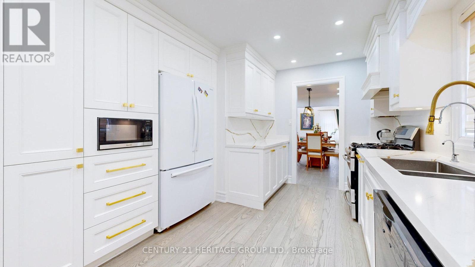 160 Carlyle Crescent, Aurora, Ontario  L4G 6P8 - Photo 9 - N12997604