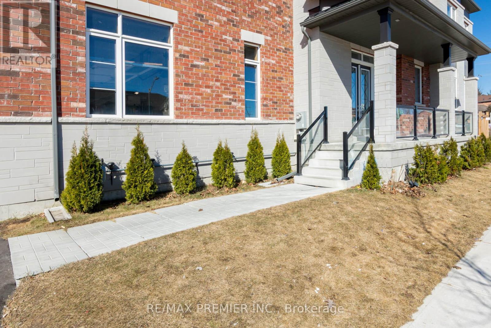 18 Inverness Way, Bradford West Gwillimbury, Ontario  L3Z 0W4 - Photo 4 - N12997626