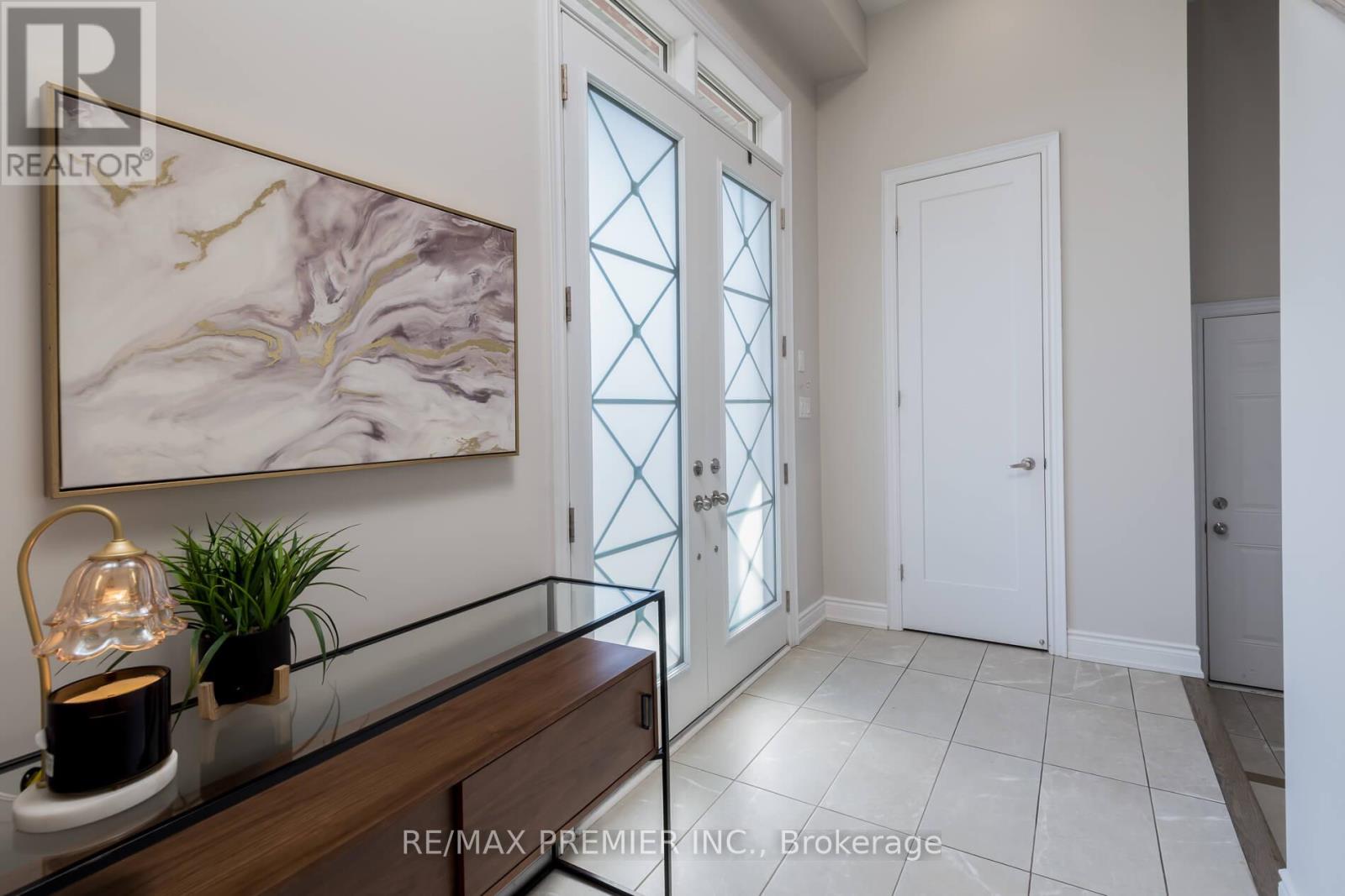 18 Inverness Way, Bradford West Gwillimbury, Ontario  L3Z 0W4 - Photo 6 - N12997626