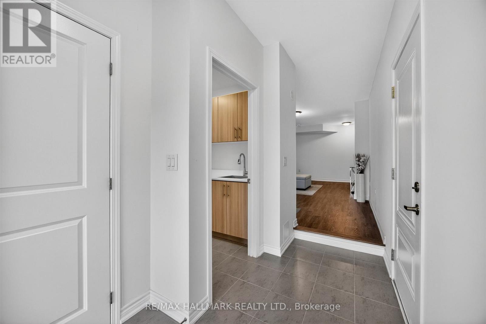 2 Wyn Wood Lane, Orillia, Ontario  L3V 8P6 - Photo 3 - S12997648