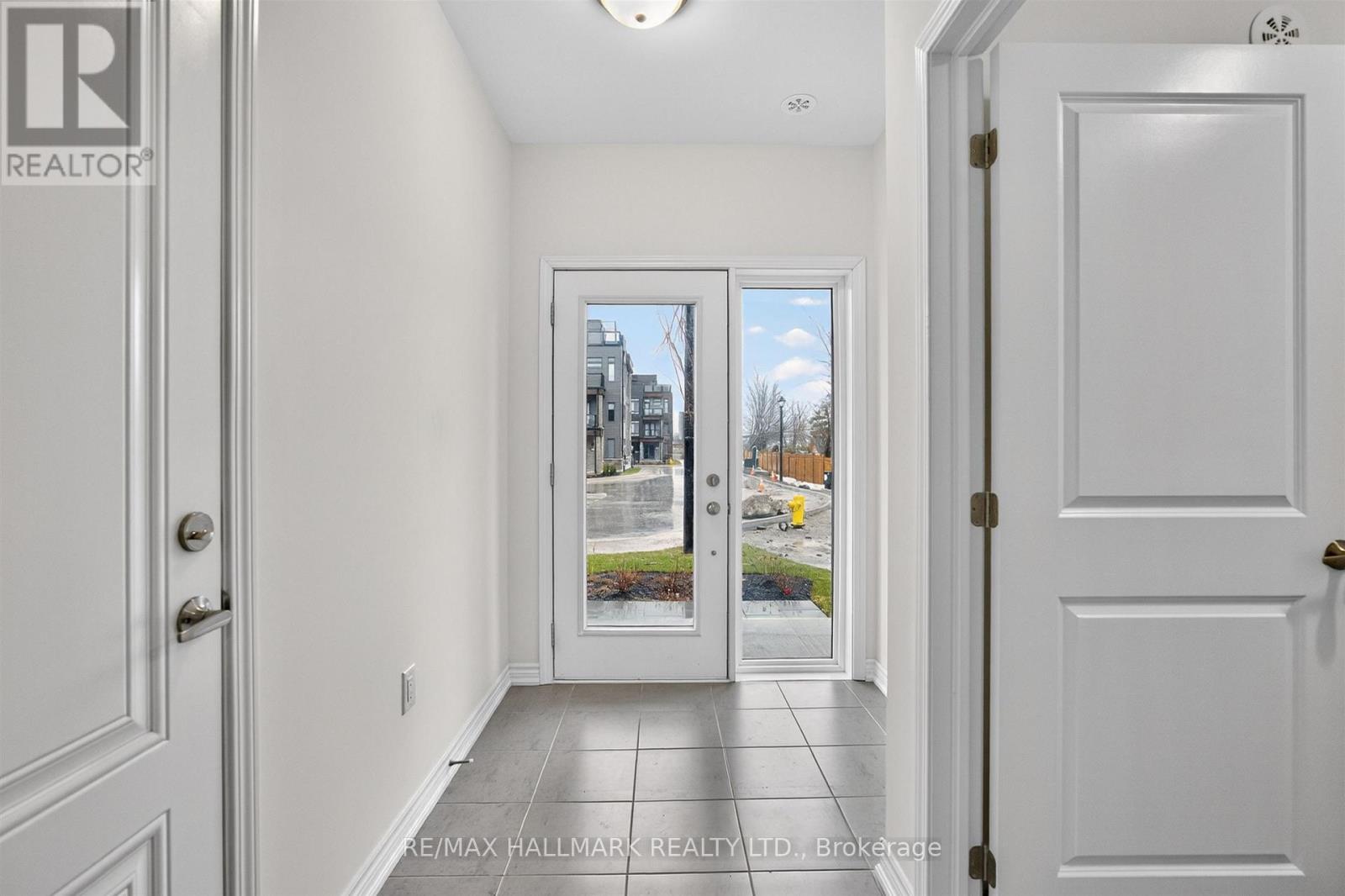 2 Wyn Wood Lane, Orillia, Ontario  L3V 8P6 - Photo 4 - S12997648