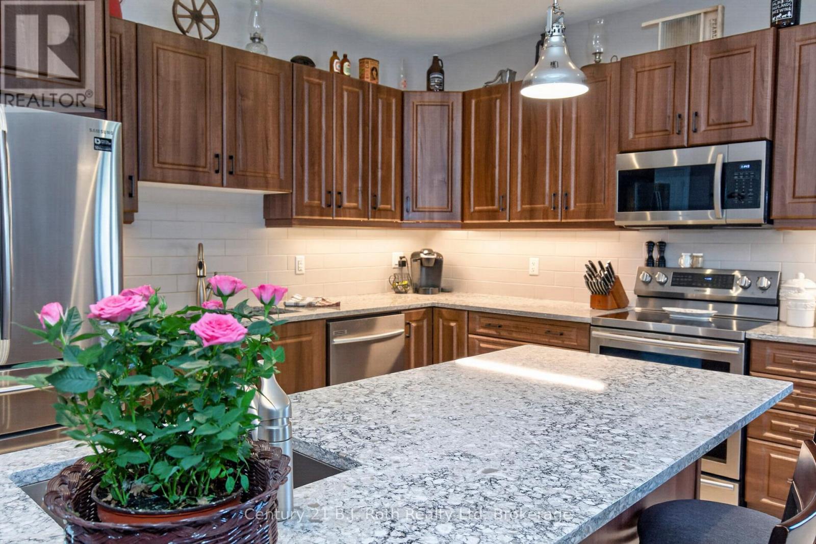 9 Charlie Rawson Boulevard, Tay (Victoria Harbour), Ontario  L0K 2A0 - Photo 12 - S12996870