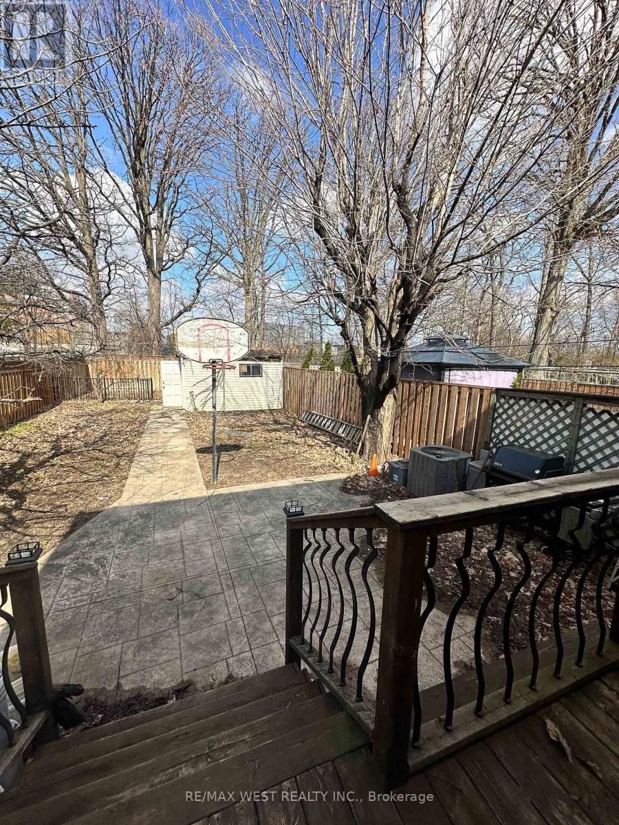 1421 Freeport Drive, Mississauga, Ontario  L5C 1S5 - Photo 8 - W12992516