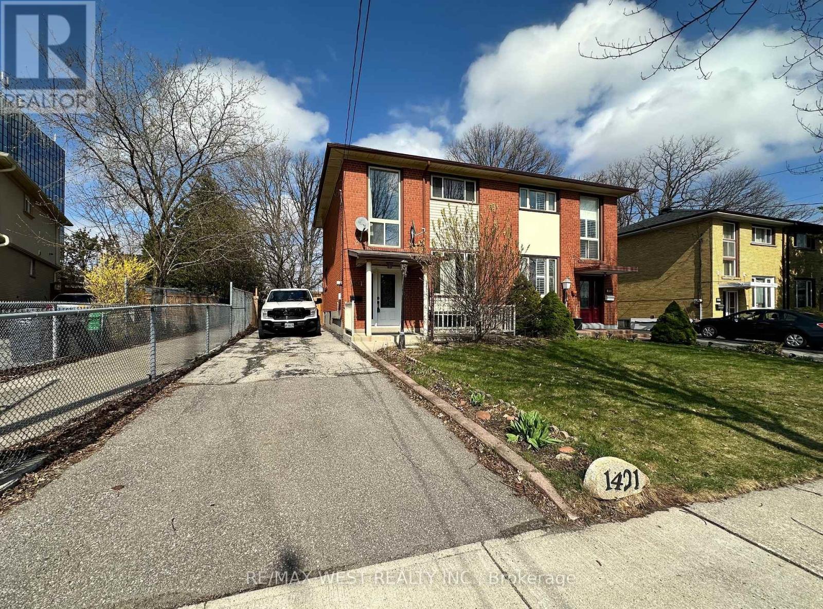 1421 Freeport Drive, Mississauga, Ontario  L5C 1S5 - Photo 4 - W12992516