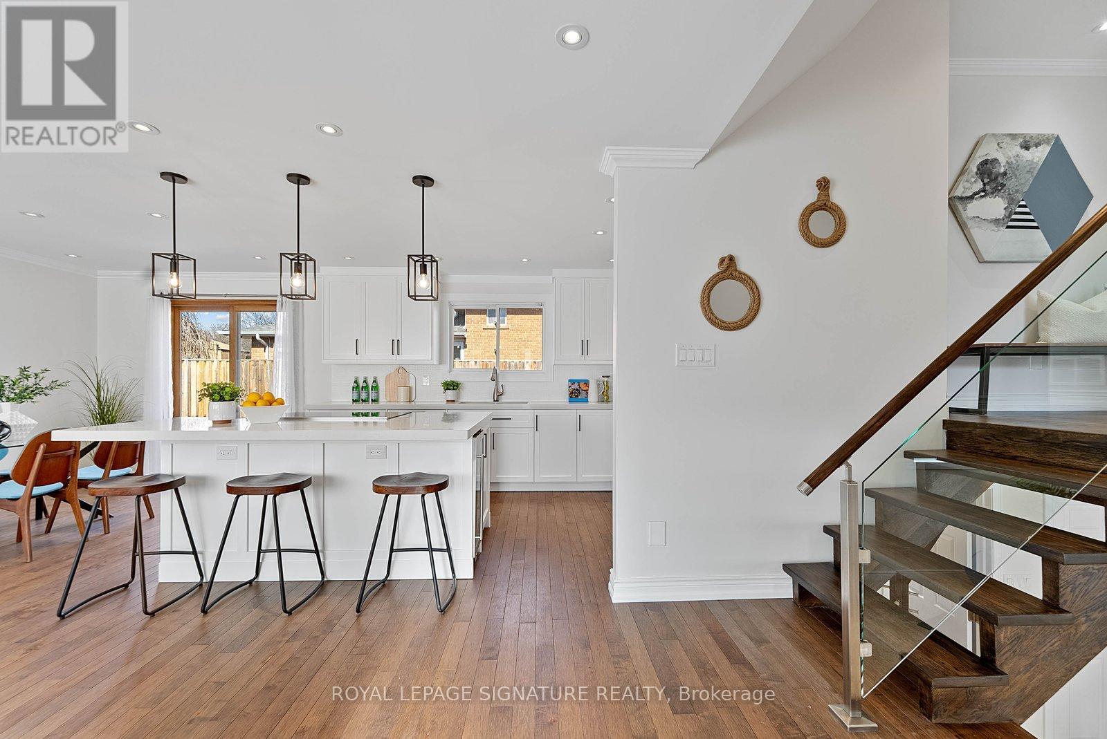 424 Lara Woods, Mississauga, Ontario  L5A 3B1 - Photo 3 - W12997496