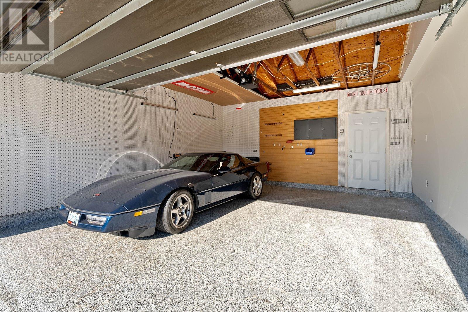 424 Lara Woods, Mississauga, Ontario  L5A 3B1 - Photo 31 - W12997496