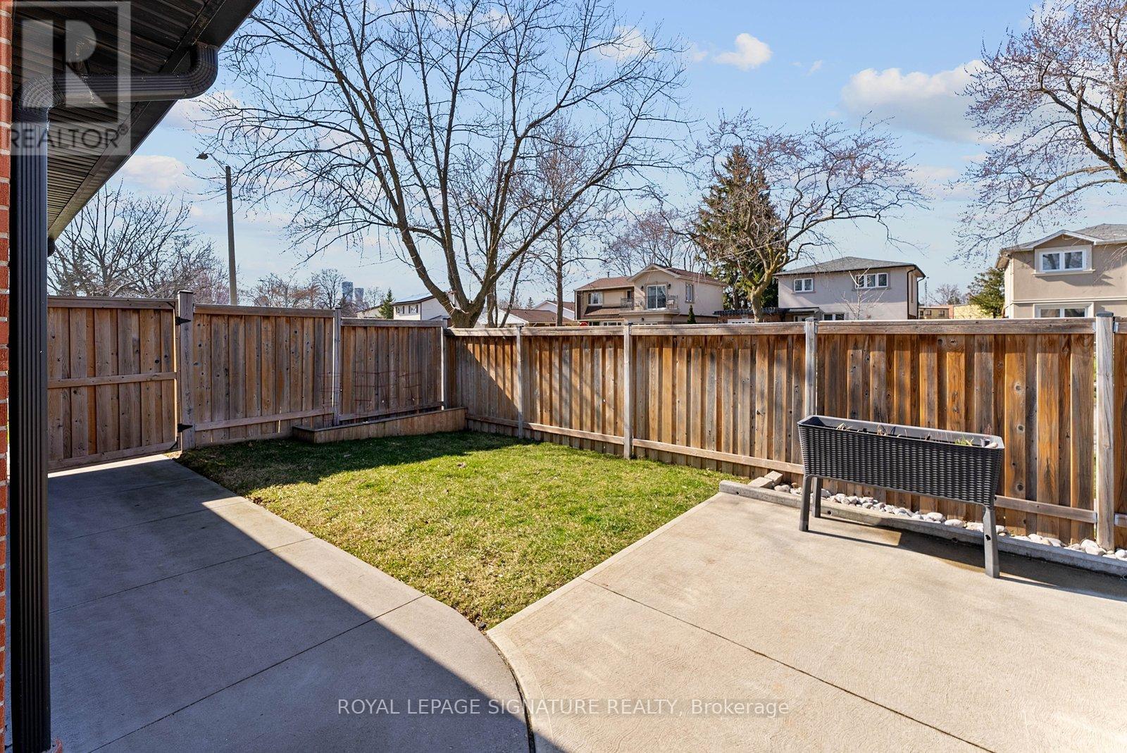 424 Lara Woods, Mississauga, Ontario  L5A 3B1 - Photo 33 - W12997496