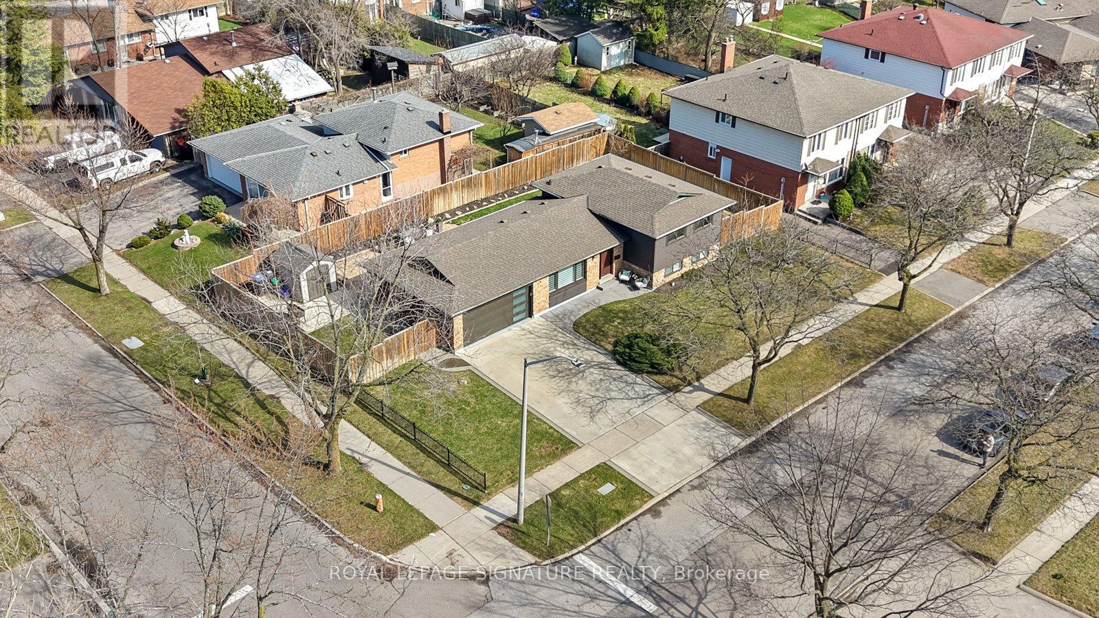 424 Lara Woods, Mississauga, Ontario  L5A 3B1 - Photo 47 - W12997496