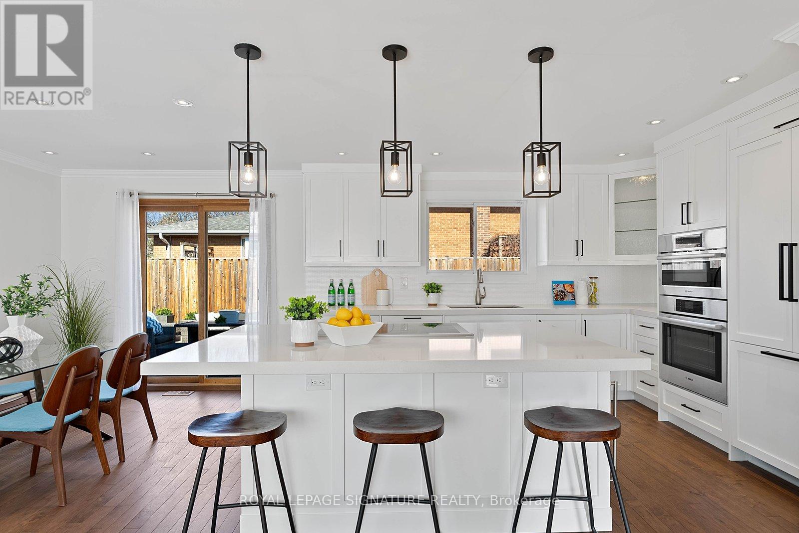 424 Lara Woods, Mississauga, Ontario  L5A 3B1 - Photo 5 - W12997496