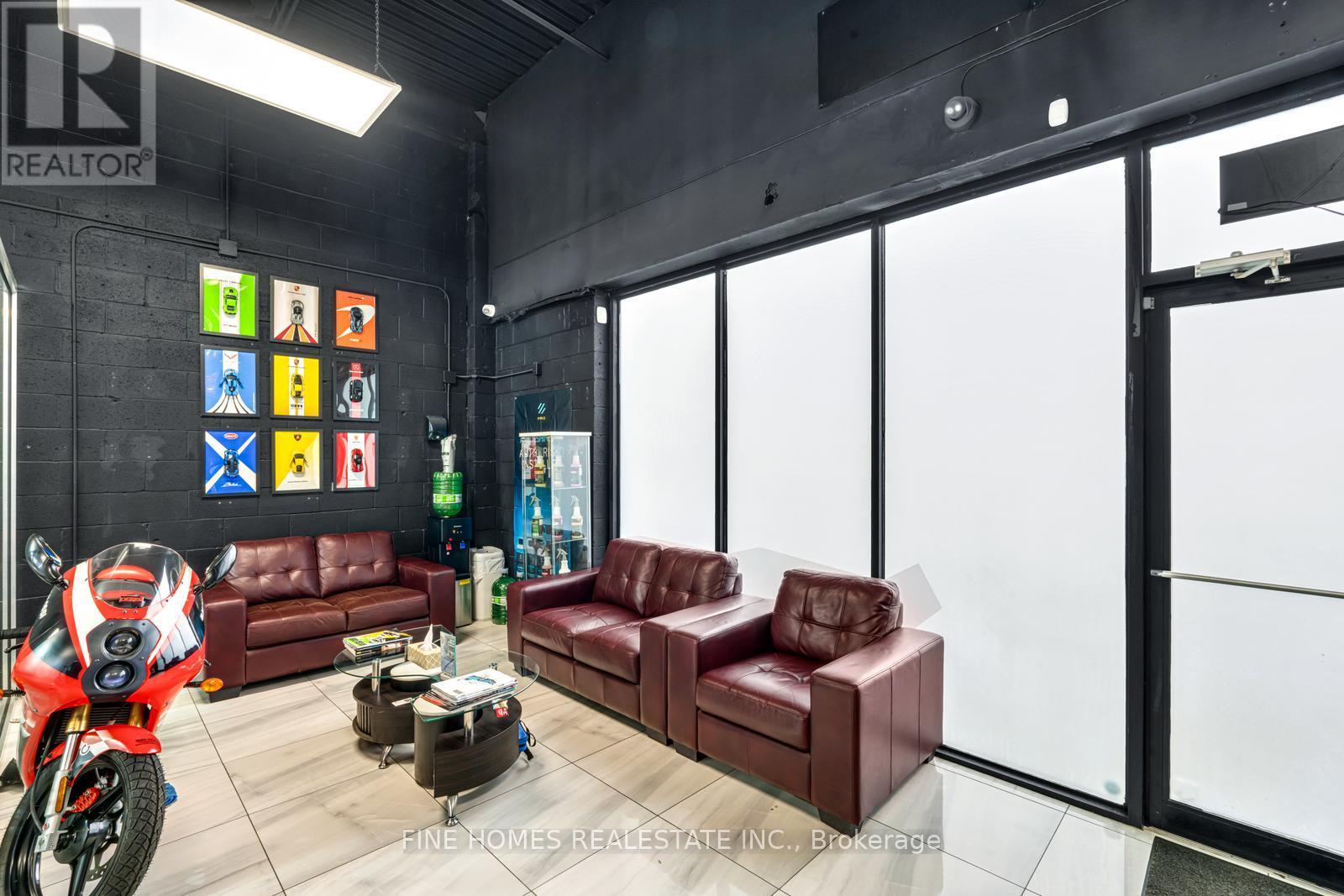 8 - 73 Alness Street, Toronto, Ontario  M3J 2H2 - Photo 2 - W12997524