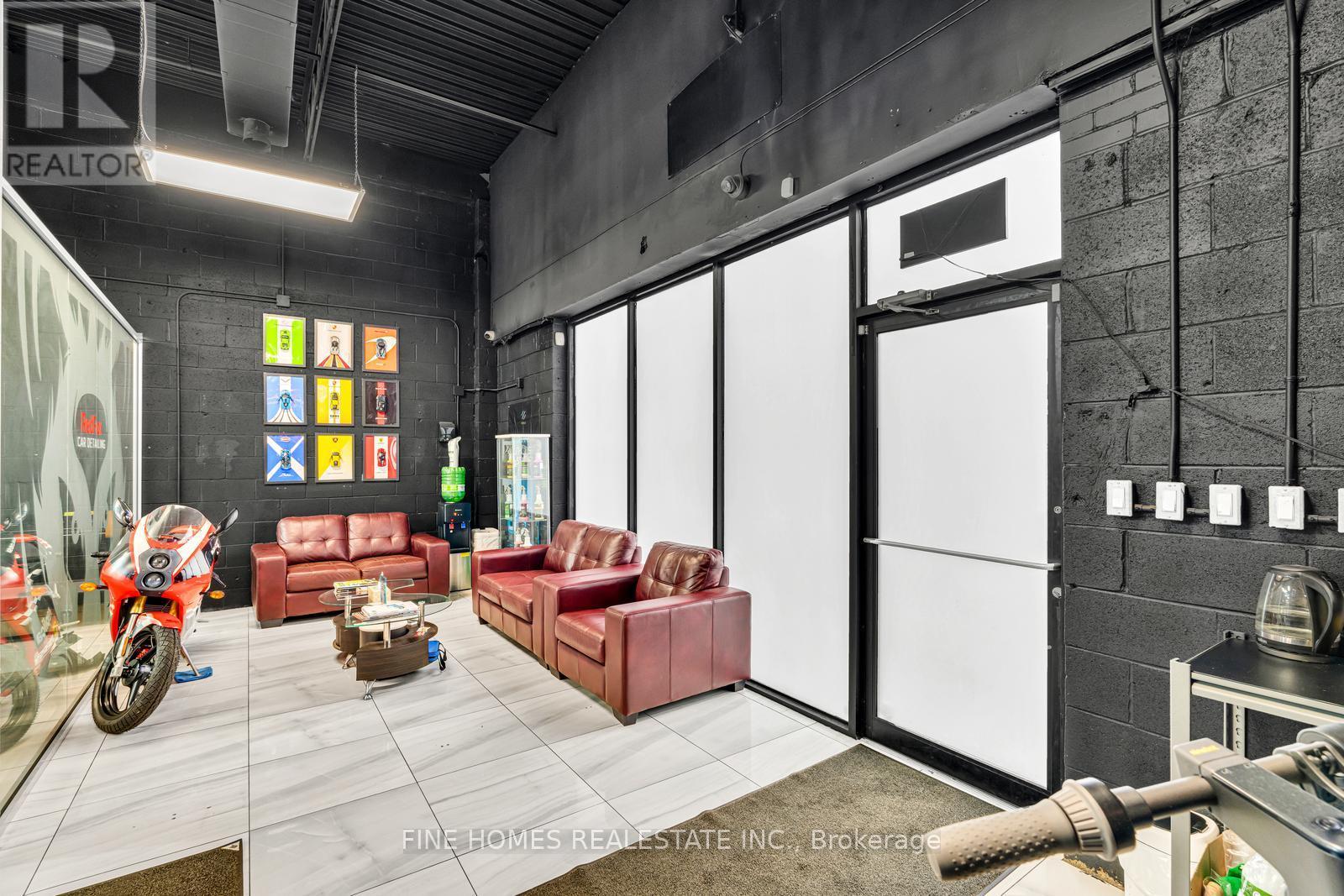 8 - 73 Alness Street, Toronto, Ontario  M3J 2H2 - Photo 4 - W12997524