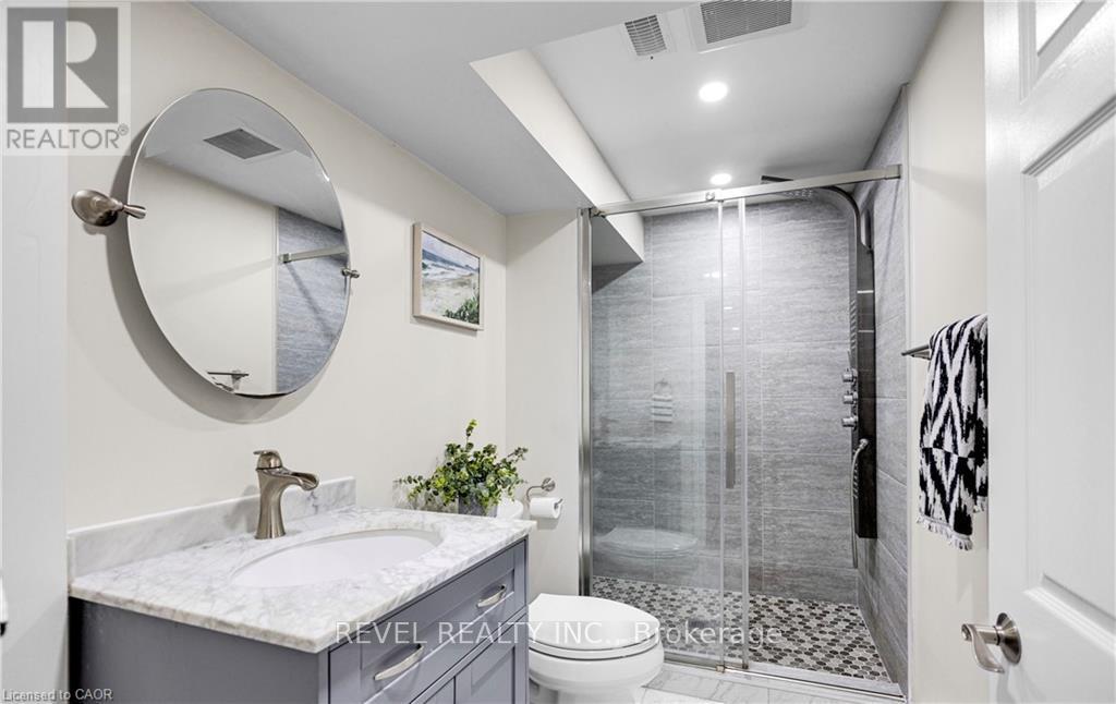 Lower - 38 Birgitta Crescent, Toronto, Ontario  M9C 3W4 - Photo 5 - W12997530