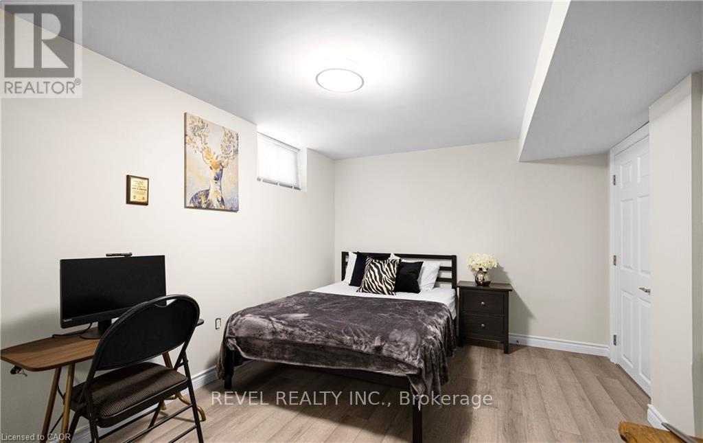 Lower - 38 Birgitta Crescent, Toronto, Ontario  M9C 3W4 - Photo 6 - W12997530