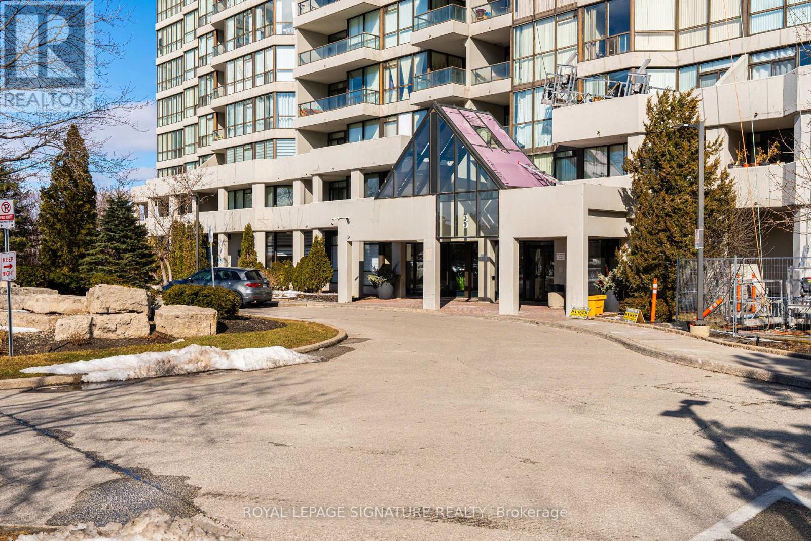 1906 - 3 Rowntree Road, Toronto, Ontario M9V 5G8 - Photo 1 - W12997540