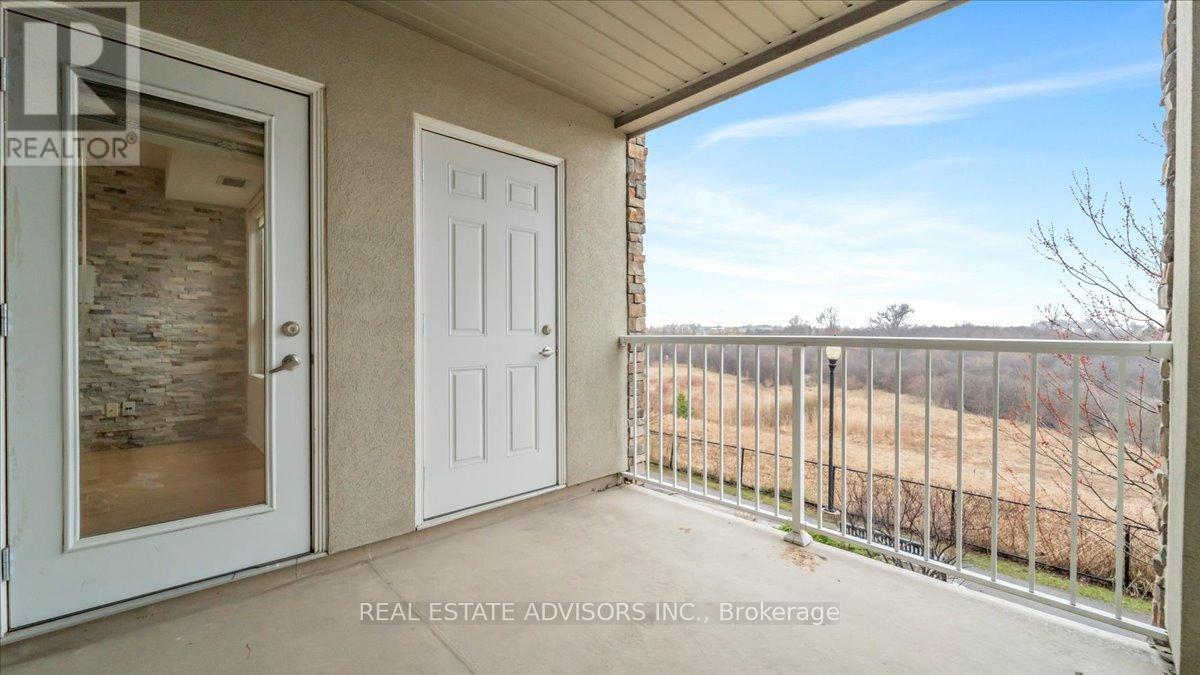 2208 - 6 Dayspring Circle, Brampton, Ontario  L6P 2Z6 - Photo 10 - W12997542