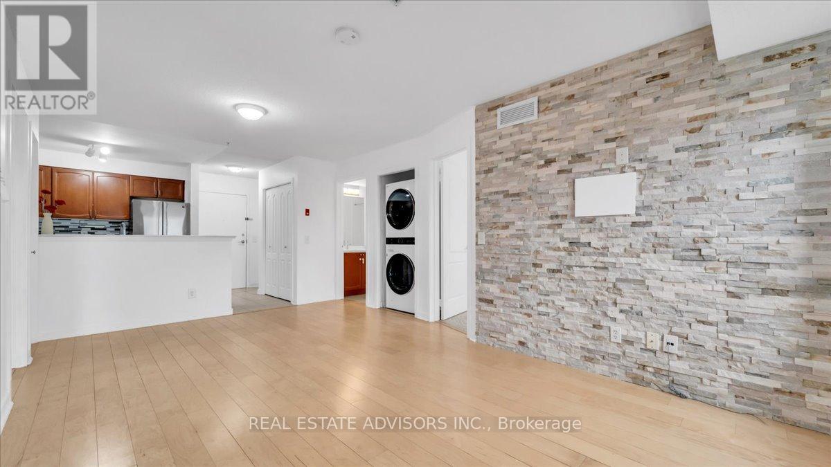 2208 - 6 Dayspring Circle, Brampton, Ontario  L6P 2Z6 - Photo 5 - W12997542