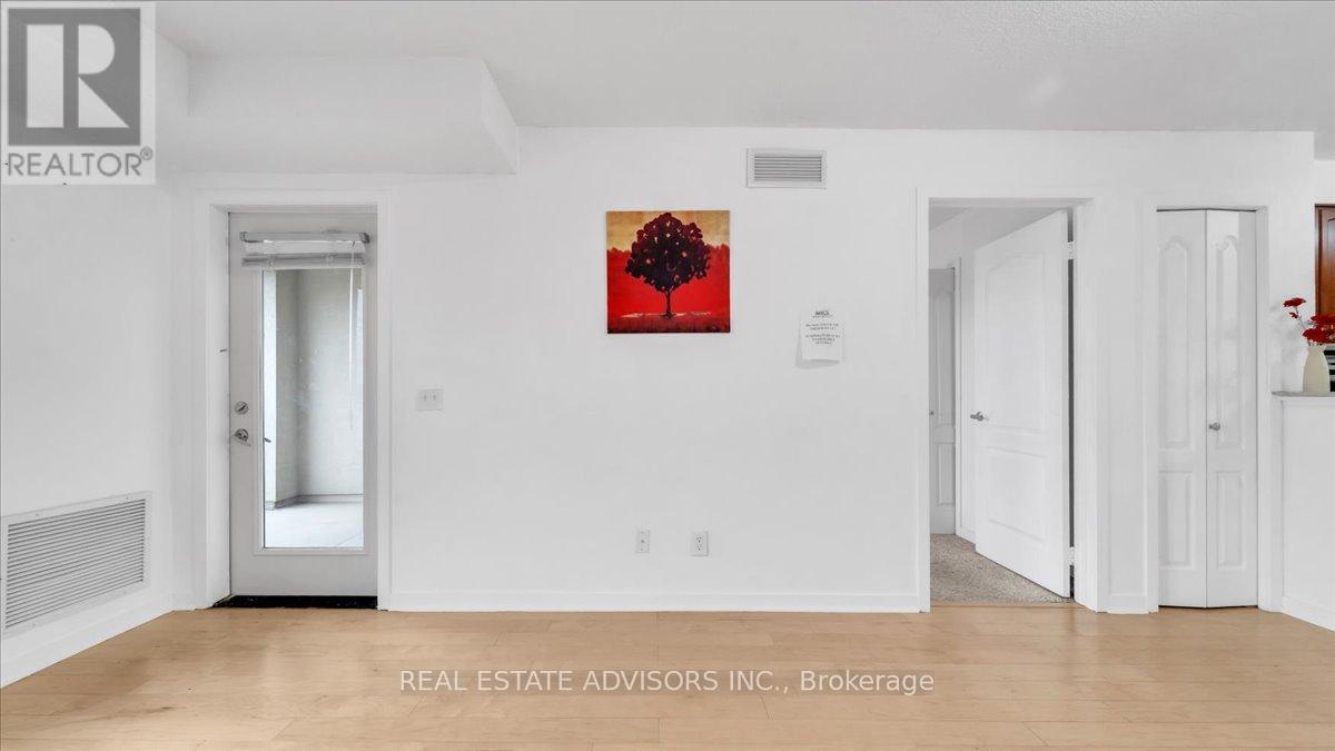 2208 - 6 Dayspring Circle, Brampton, Ontario  L6P 2Z6 - Photo 8 - W12997542