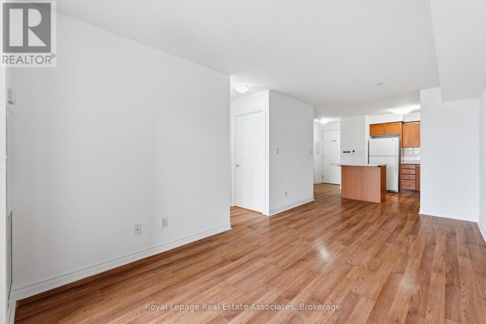 2208 - 3880 Duke Of York Boulevard, Mississauga, Ontario  L5B 4M7 - Photo 12 - W12997606