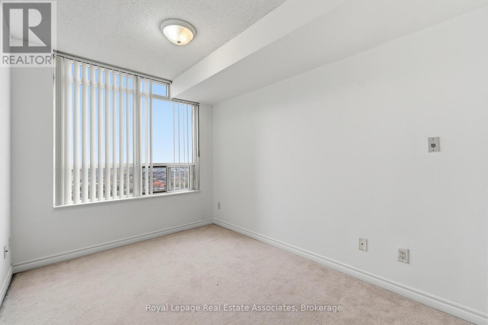 2208 - 3880 Duke Of York Boulevard, Mississauga, Ontario  L5B 4M7 - Photo 13 - W12997606