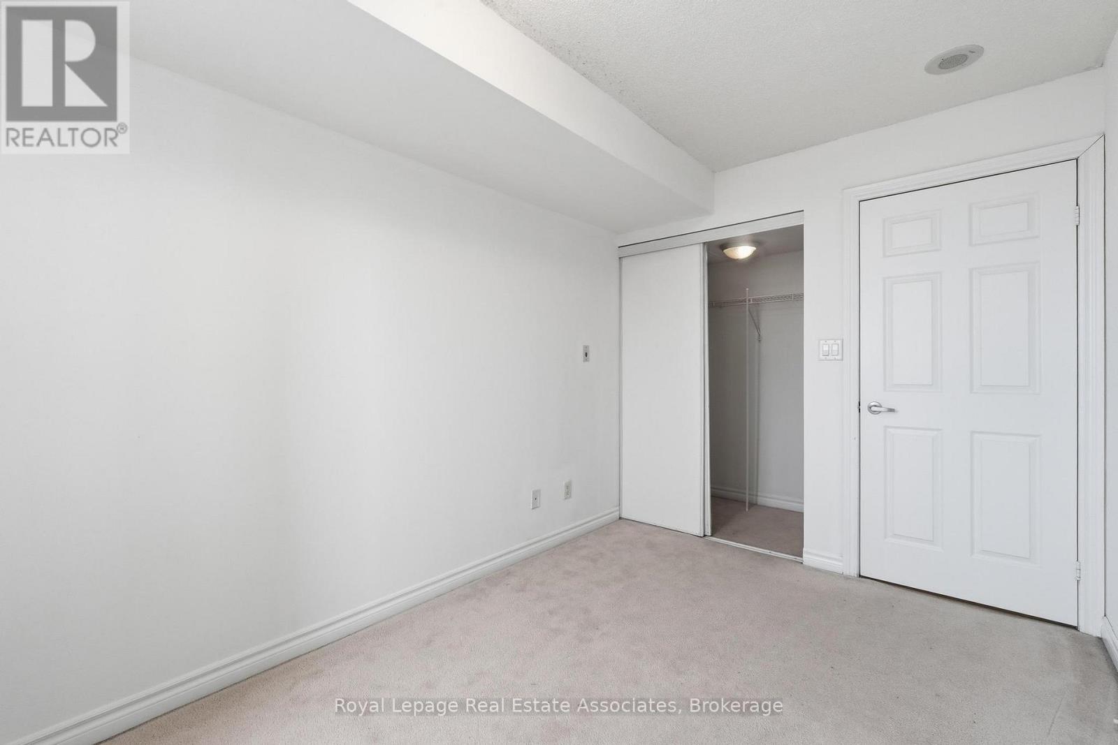 2208 - 3880 Duke Of York Boulevard, Mississauga, Ontario  L5B 4M7 - Photo 14 - W12997606