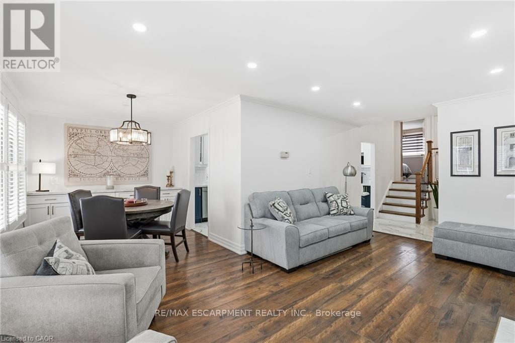 697 Lomond Crescent, Burlington, Ontario  L7L 2N8 - Photo 12 - W12997636