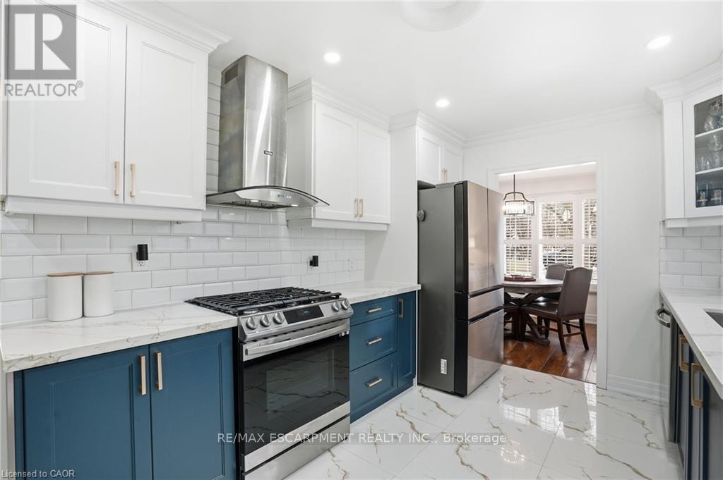 697 Lomond Crescent, Burlington, Ontario  L7L 2N8 - Photo 19 - W12997636