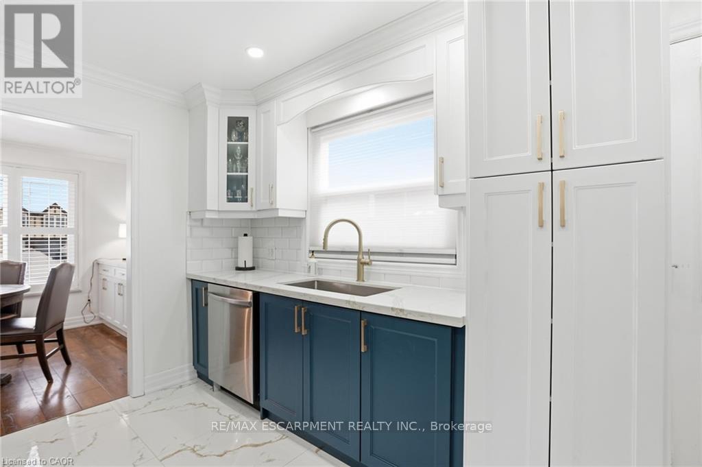 697 Lomond Crescent, Burlington, Ontario  L7L 2N8 - Photo 20 - W12997636