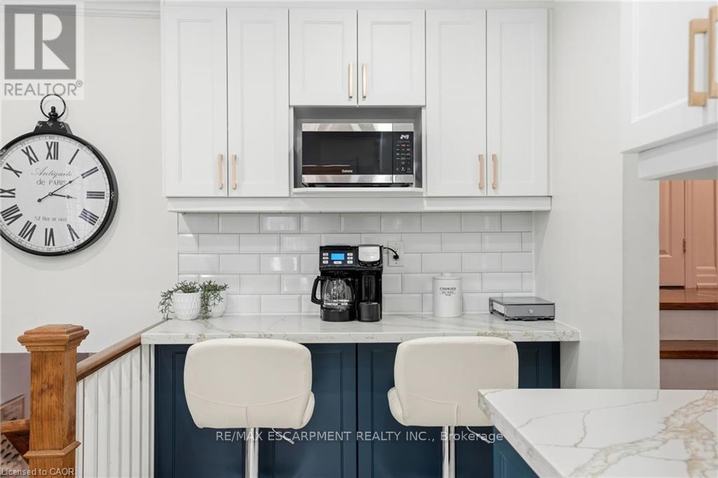 697 Lomond Crescent, Burlington, Ontario  L7L 2N8 - Photo 21 - W12997636