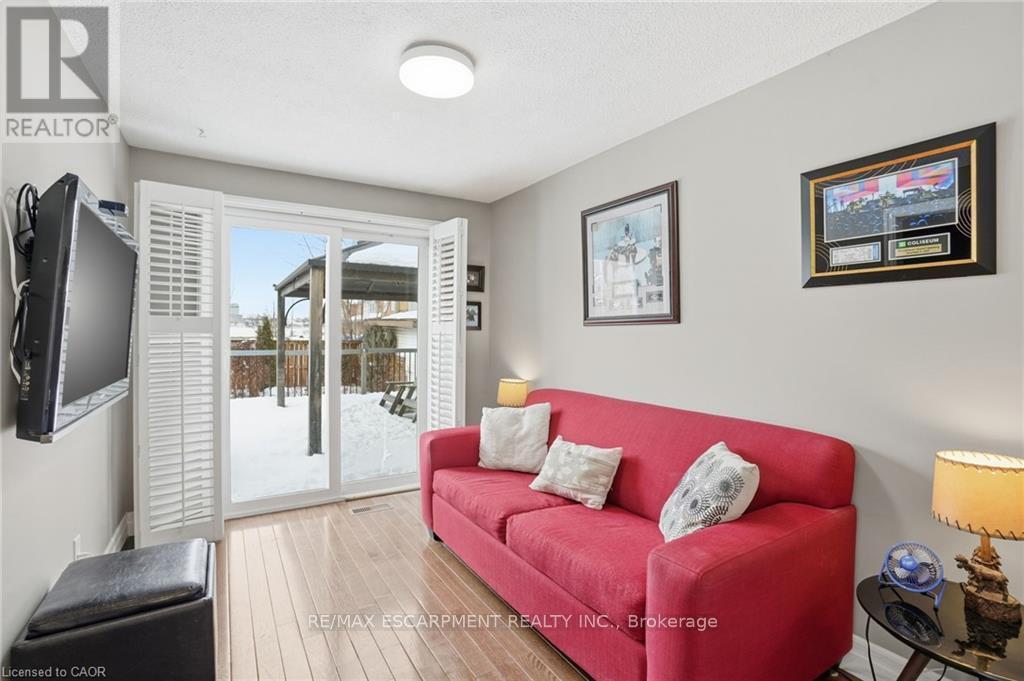 697 Lomond Crescent, Burlington, Ontario  L7L 2N8 - Photo 27 - W12997636