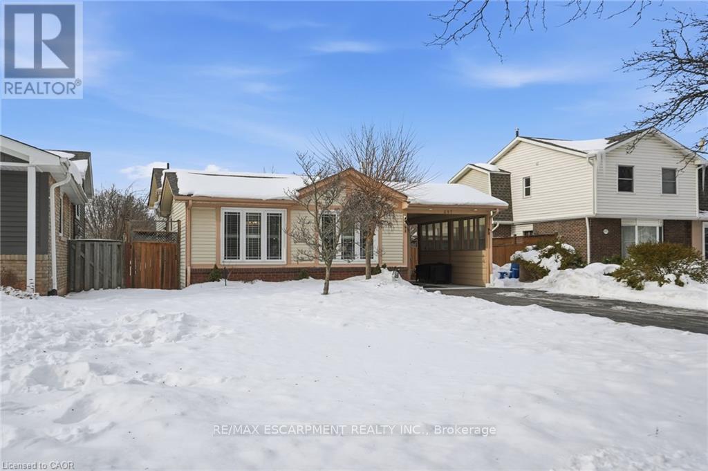 697 Lomond Crescent, Burlington, Ontario  L7L 2N8 - Photo 3 - W12997636