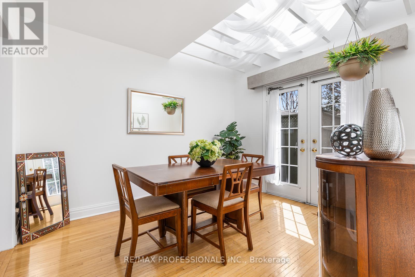 11 Mitcham Drive, Toronto, Ontario  M8W 2J6 - Photo 10 - W12997646