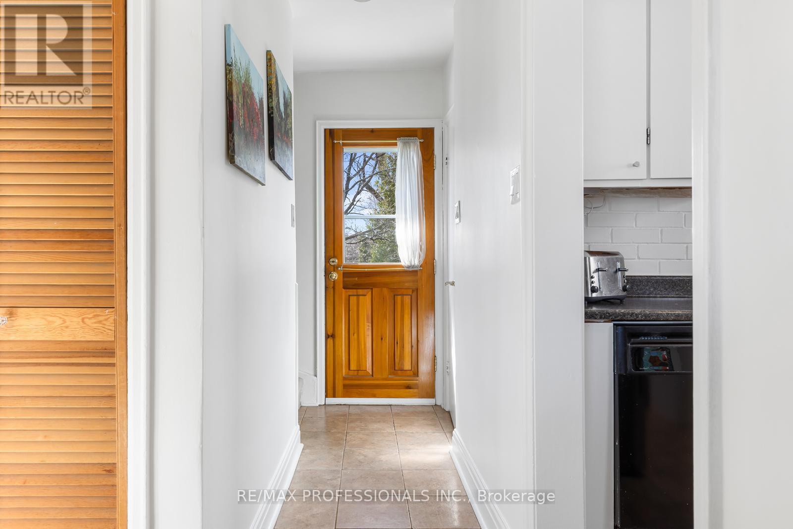 11 Mitcham Drive, Toronto, Ontario  M8W 2J6 - Photo 16 - W12997646