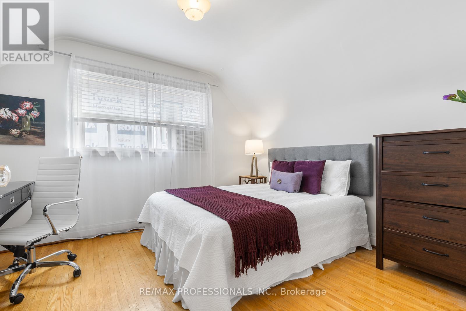 11 Mitcham Drive, Toronto, Ontario  M8W 2J6 - Photo 18 - W12997646