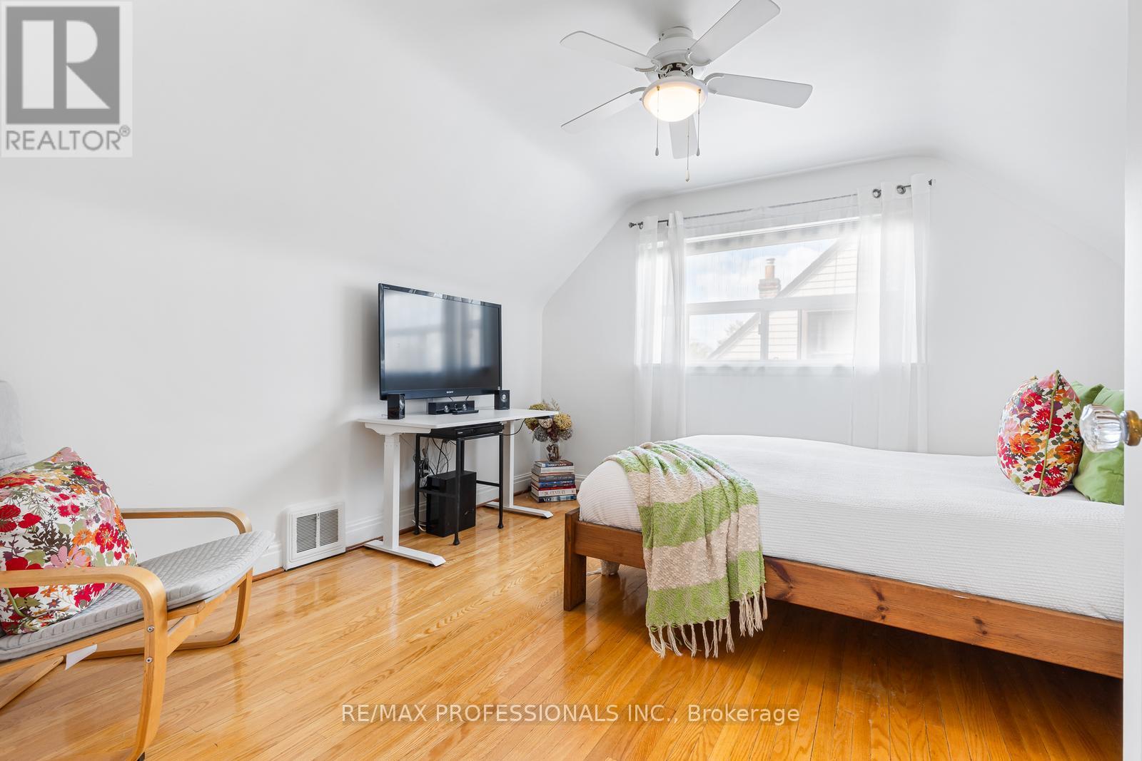 11 Mitcham Drive, Toronto, Ontario  M8W 2J6 - Photo 22 - W12997646