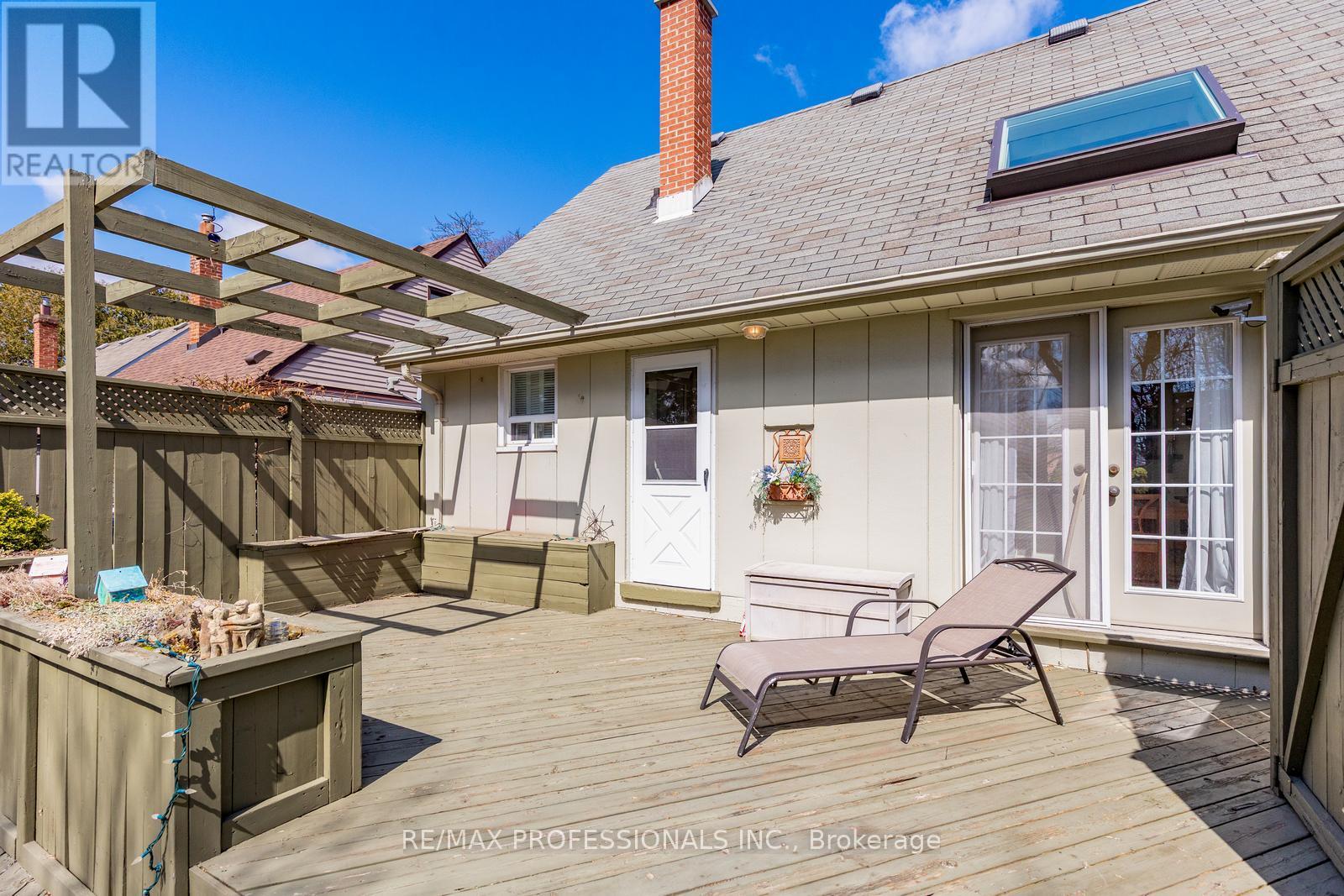 11 Mitcham Drive, Toronto, Ontario  M8W 2J6 - Photo 30 - W12997646