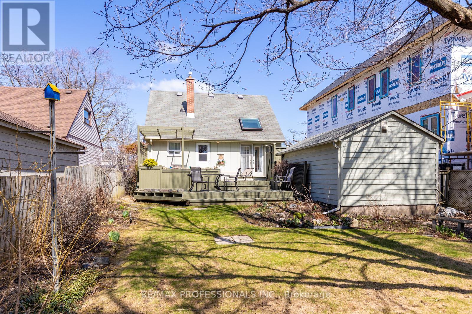 11 Mitcham Drive, Toronto, Ontario  M8W 2J6 - Photo 31 - W12997646