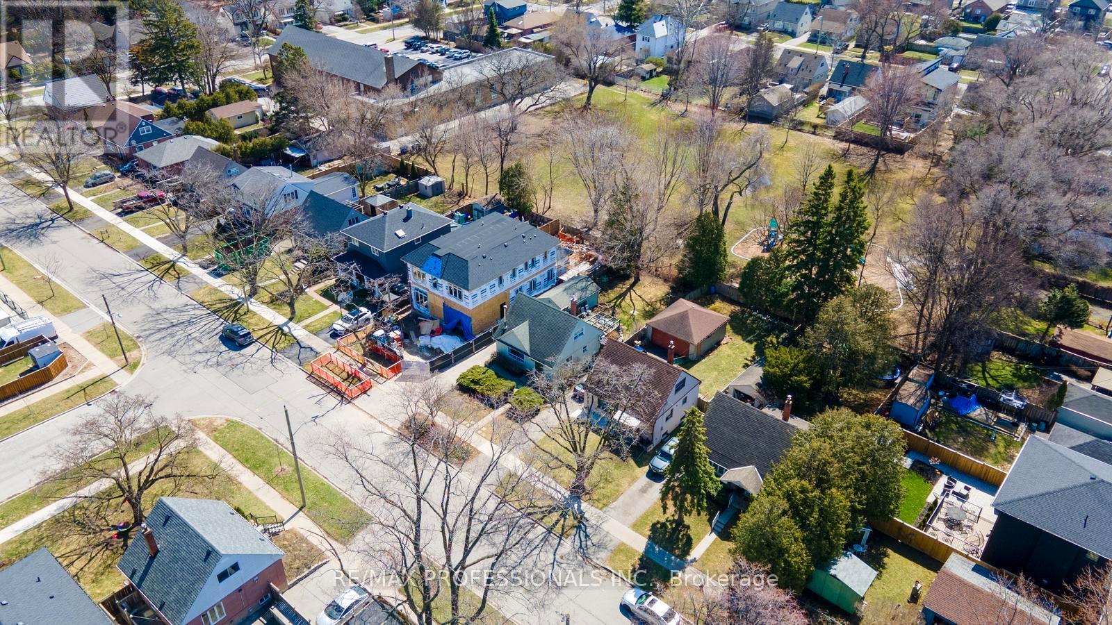 11 Mitcham Drive, Toronto, Ontario  M8W 2J6 - Photo 45 - W12997646