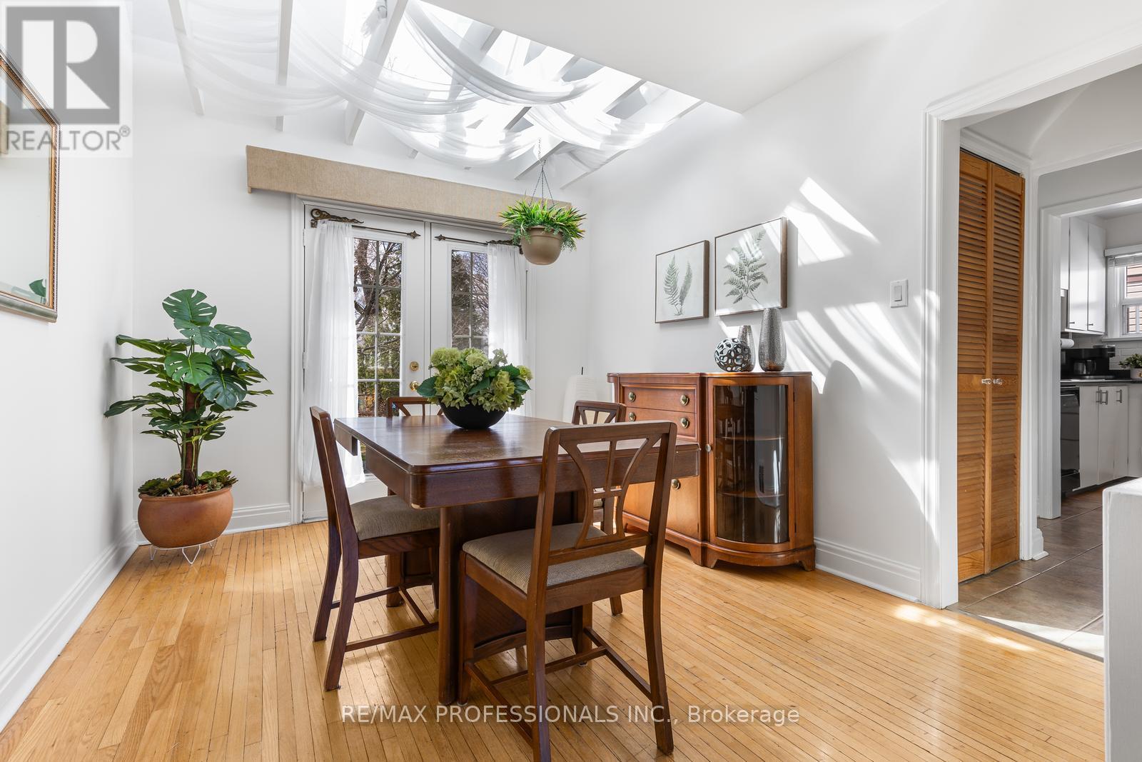 11 Mitcham Drive, Toronto, Ontario  M8W 2J6 - Photo 8 - W12997646