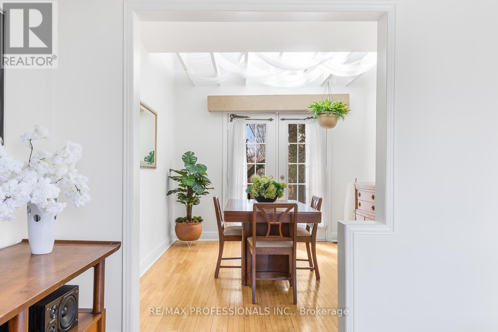 11 Mitcham Drive, Toronto, Ontario  M8W 2J6 - Photo 9 - W12997646