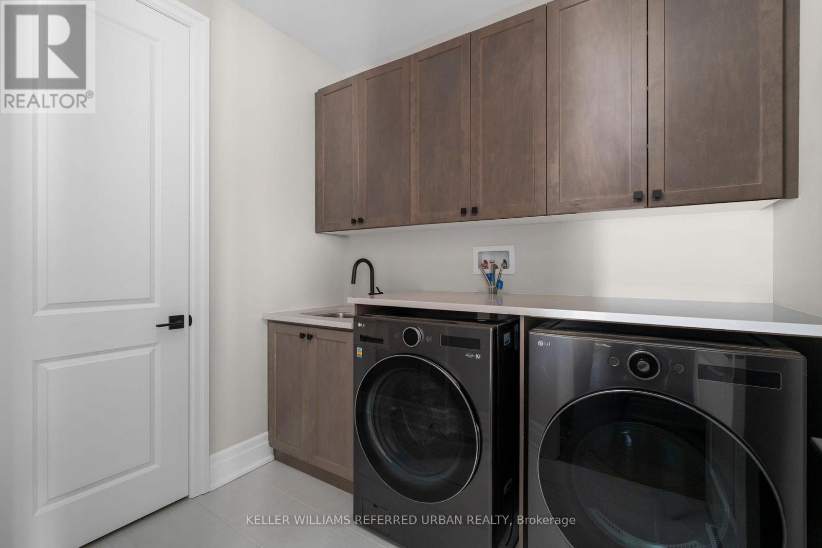 1318 Courtleigh Trail, Oakville, Ontario  L6H 7Y5 - Photo 22 - W12997664