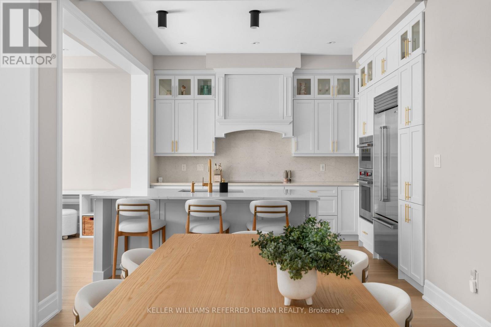 1318 Courtleigh Trail, Oakville, Ontario  L6H 7Y5 - Photo 3 - W12997664