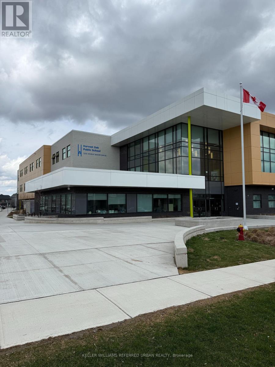 1318 Courtleigh Trail, Oakville, Ontario  L6H 7Y5 - Photo 33 - W12997664