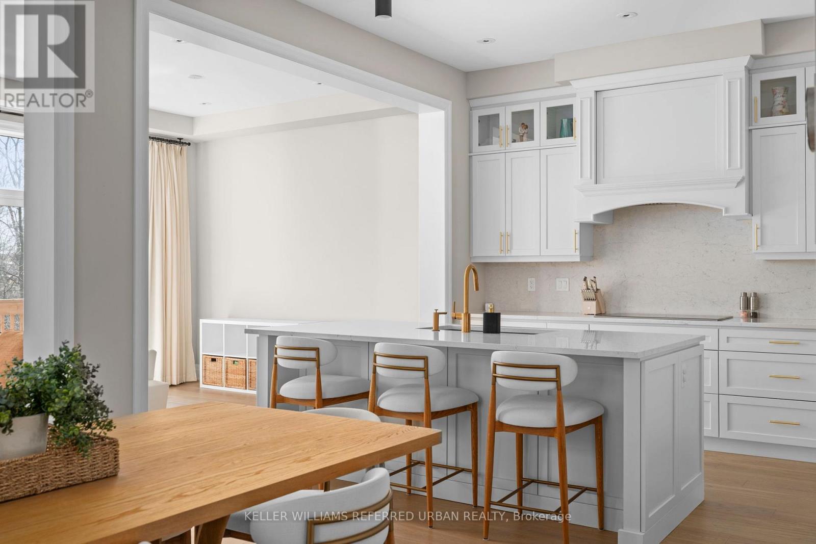 1318 Courtleigh Trail, Oakville, Ontario  L6H 7Y5 - Photo 4 - W12997664