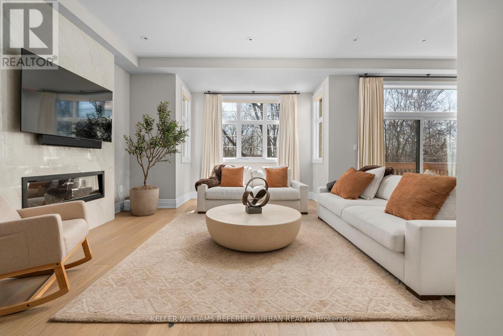 1318 Courtleigh Trail, Oakville, Ontario  L6H 7Y5 - Photo 8 - W12997664