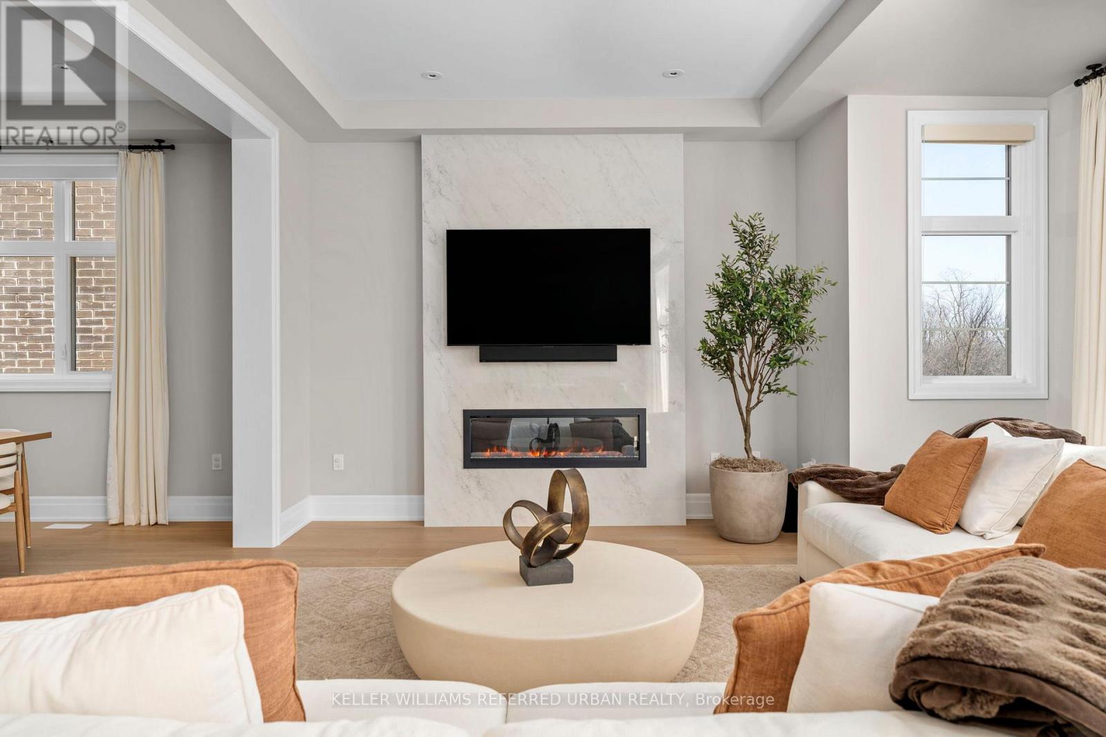 1318 Courtleigh Trail, Oakville, Ontario  L6H 7Y5 - Photo 9 - W12997664