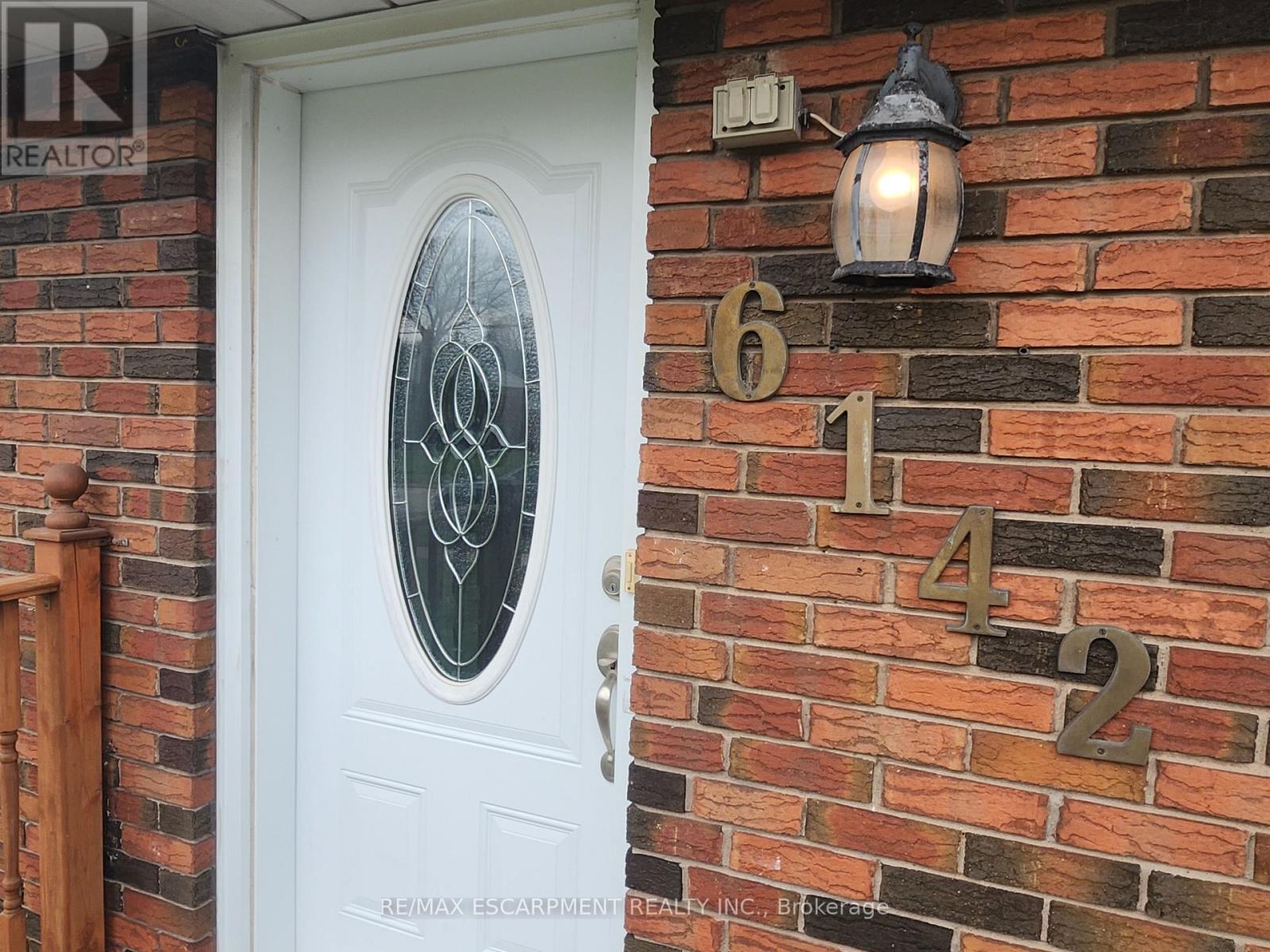 6142 Scott Street, Niagara Falls, Ontario  L2E 3B5 - Photo 2 - X12997438