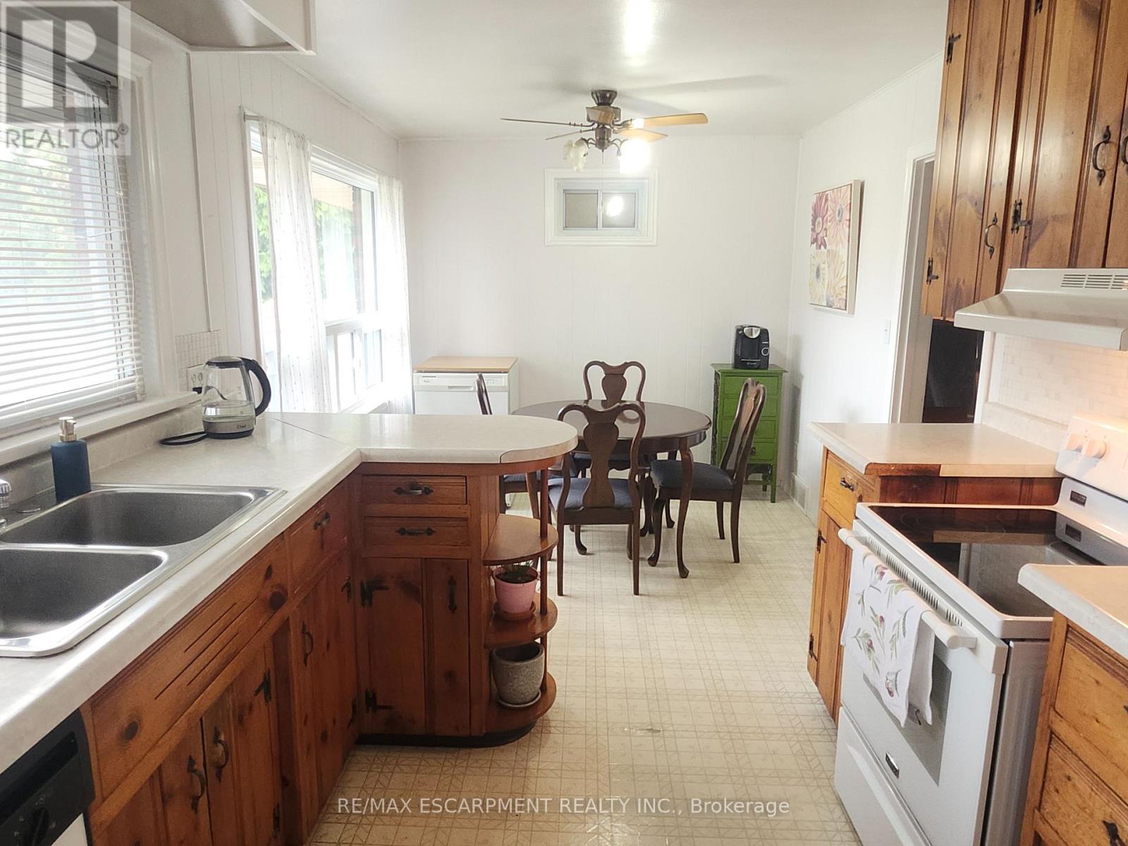 6142 Scott Street, Niagara Falls, Ontario  L2E 3B5 - Photo 6 - X12997438