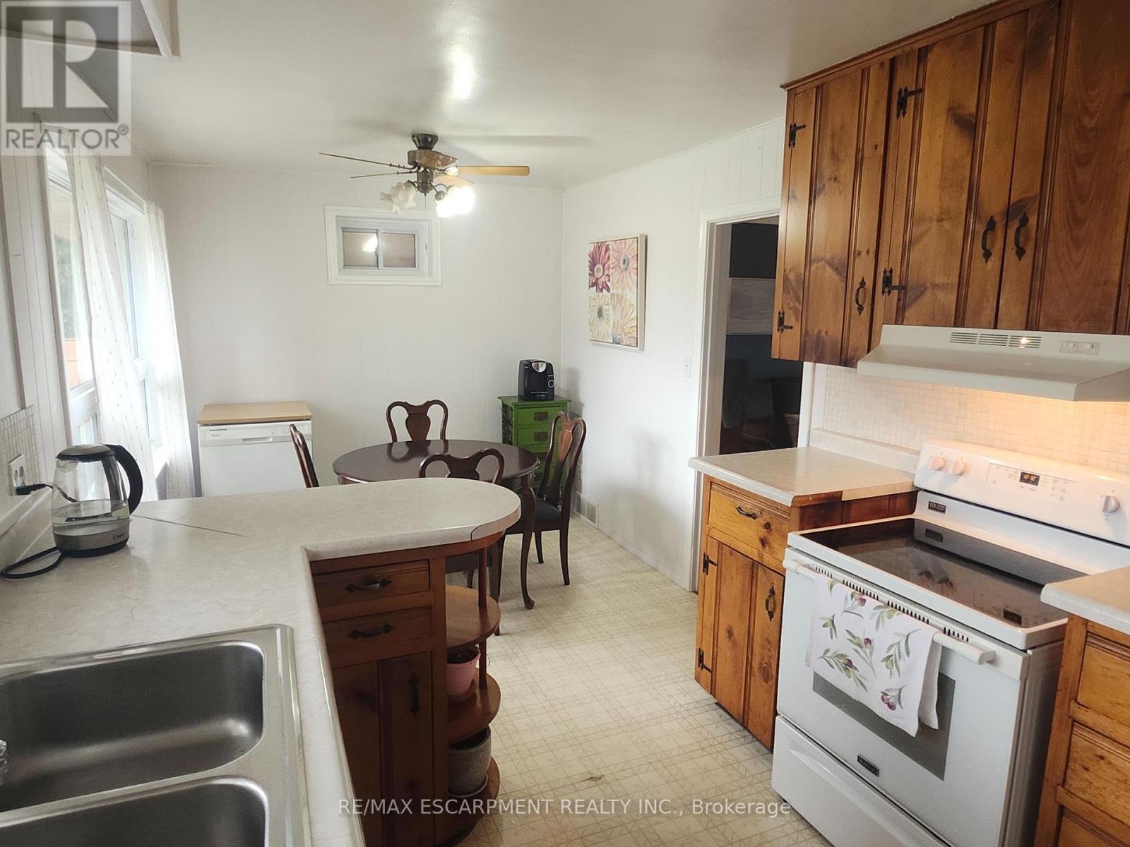 6142 Scott Street, Niagara Falls, Ontario  L2E 3B5 - Photo 7 - X12997438