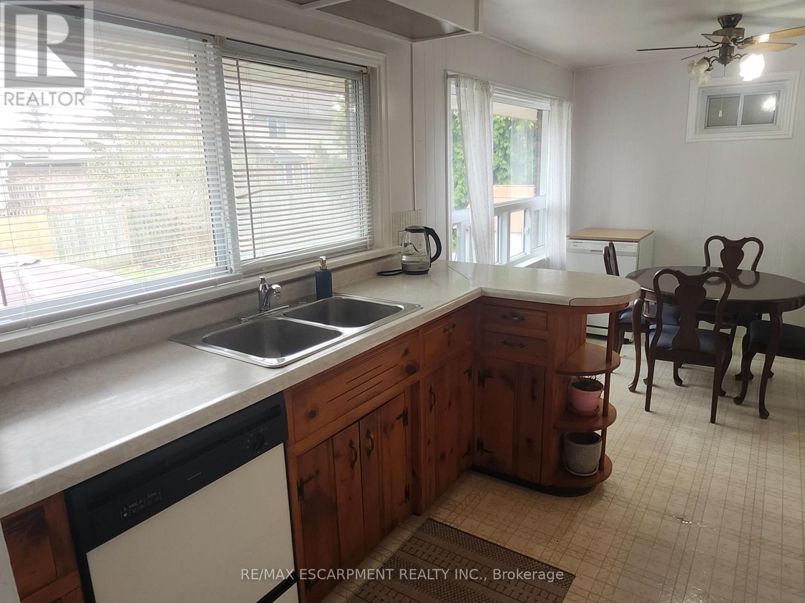 6142 Scott Street, Niagara Falls, Ontario  L2E 3B5 - Photo 8 - X12997438