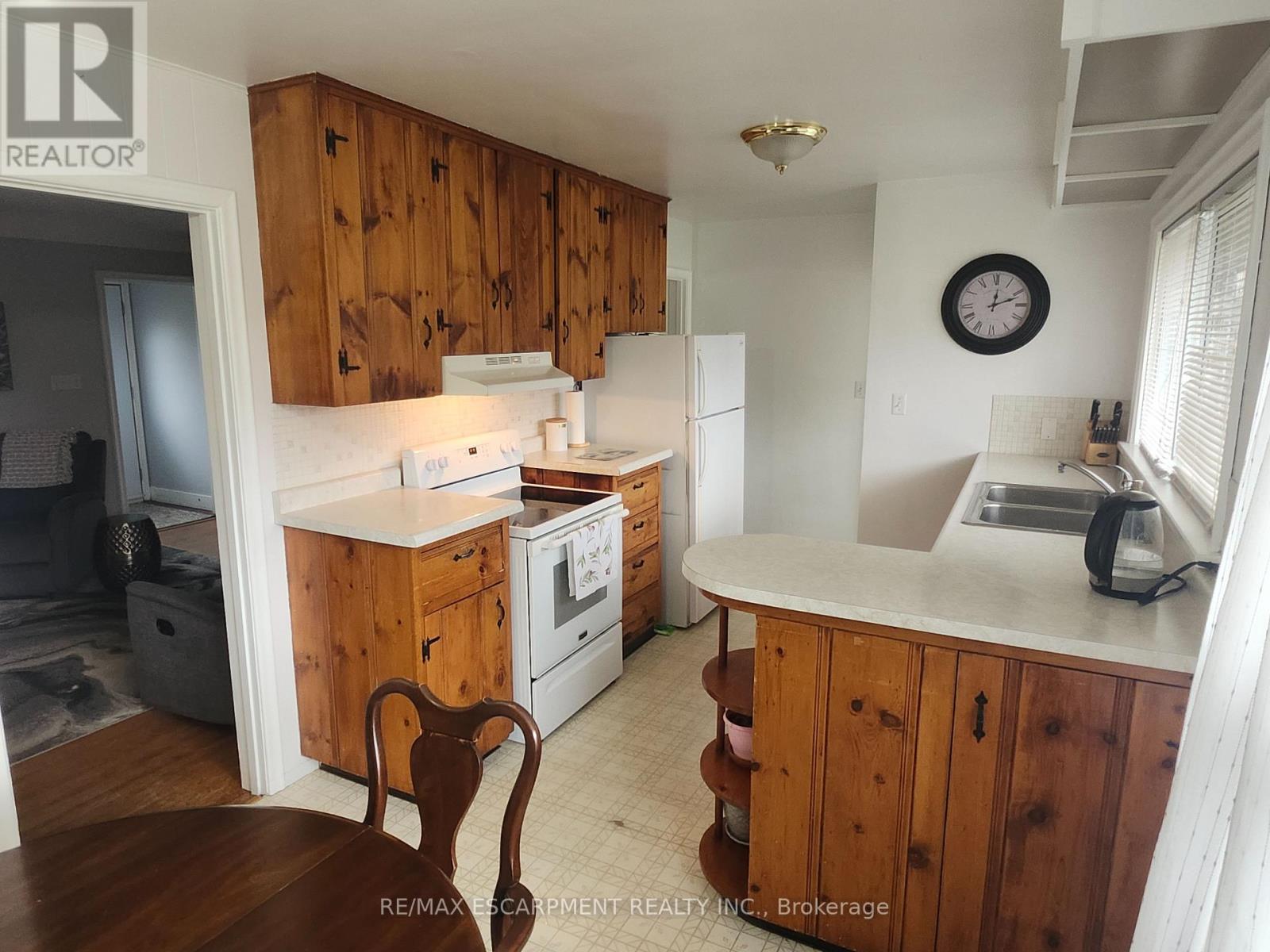 6142 Scott Street, Niagara Falls, Ontario  L2E 3B5 - Photo 9 - X12997438